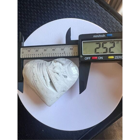 Mexican White Lace Agate Druzy Heart Carving (12) - Picture 9 of 11